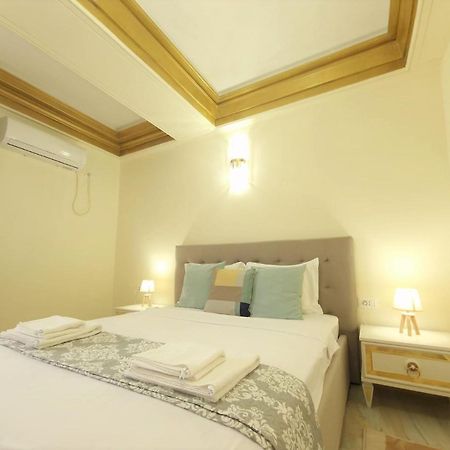 Laroka House Luxury Apartment City Center Universitate Bukarest Exteriör bild