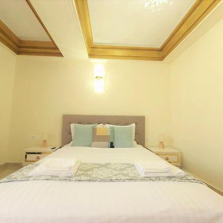 Laroka House Luxury Apartment City Center Universitate Bukarest Exteriör bild