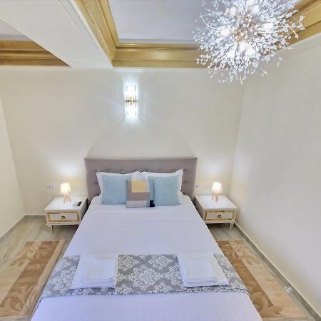 Laroka House Luxury Apartment City Center Universitate Bukarest Exteriör bild