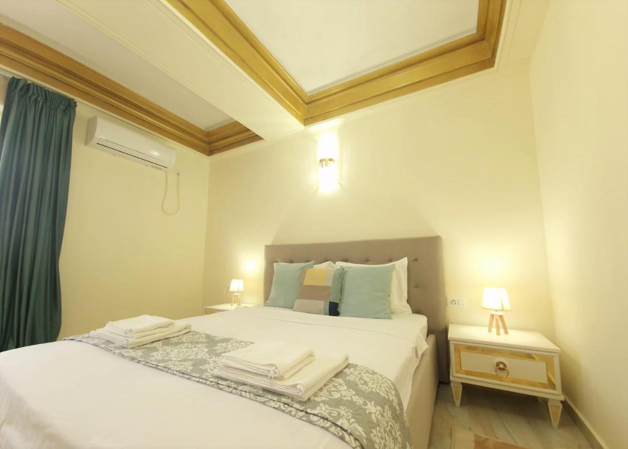 Laroka House Luxury Apartment City Center Universitate Bukarest Exteriör bild