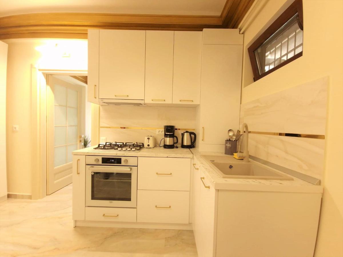 Laroka House Luxury Apartment City Center Universitate Bukarest Exteriör bild