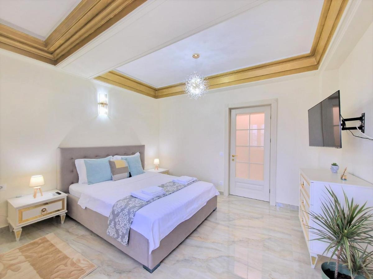 Laroka House Luxury Apartment City Center Universitate Bukarest Exteriör bild