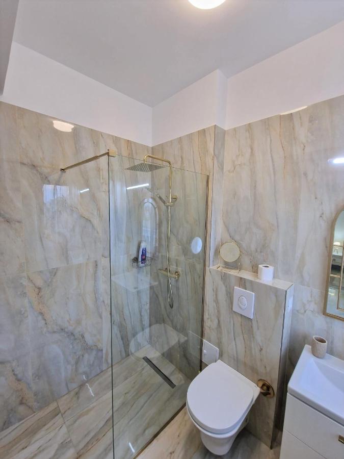 Laroka House Luxury Apartment City Center Universitate Bukarest Exteriör bild