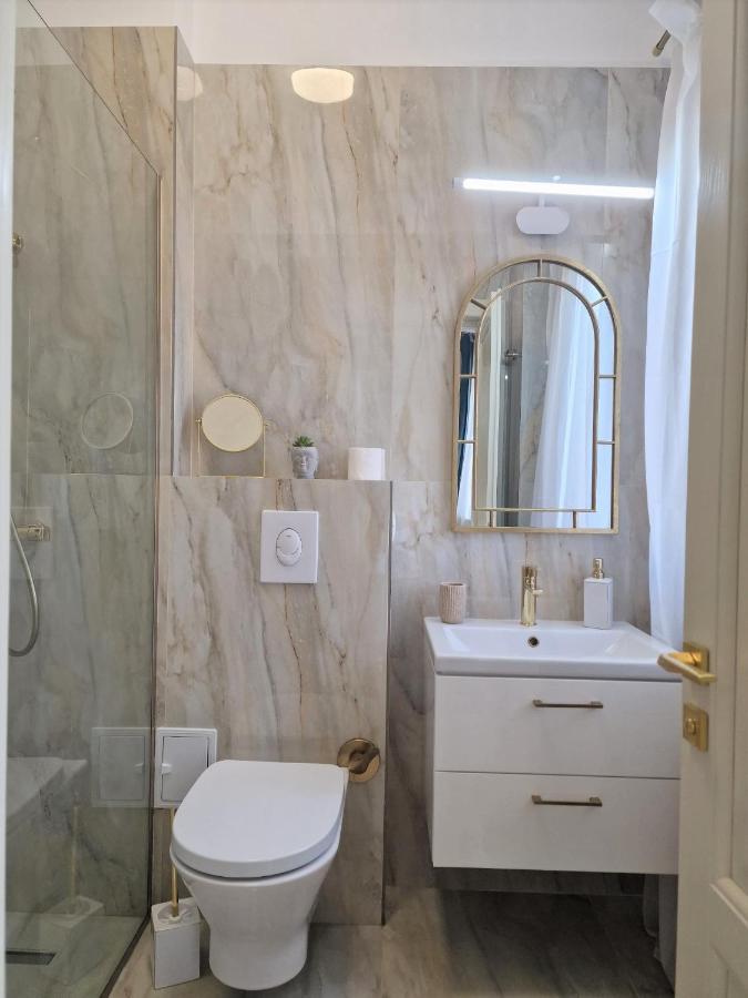 Laroka House Luxury Apartment City Center Universitate Bukarest Exteriör bild