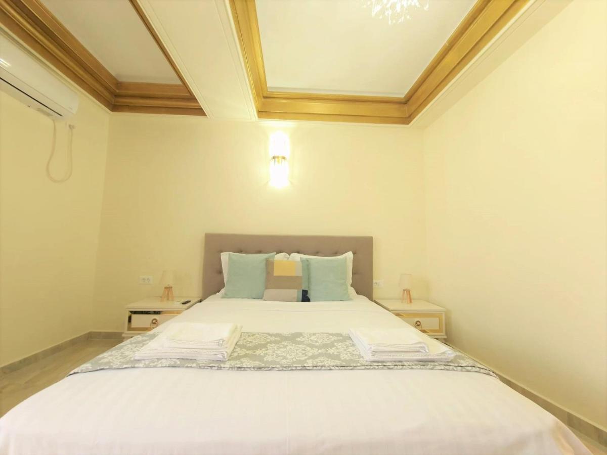 Laroka House Luxury Apartment City Center Universitate Bukarest Exteriör bild
