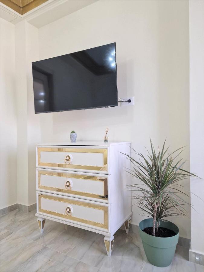 Laroka House Luxury Apartment City Center Universitate Bukarest Exteriör bild