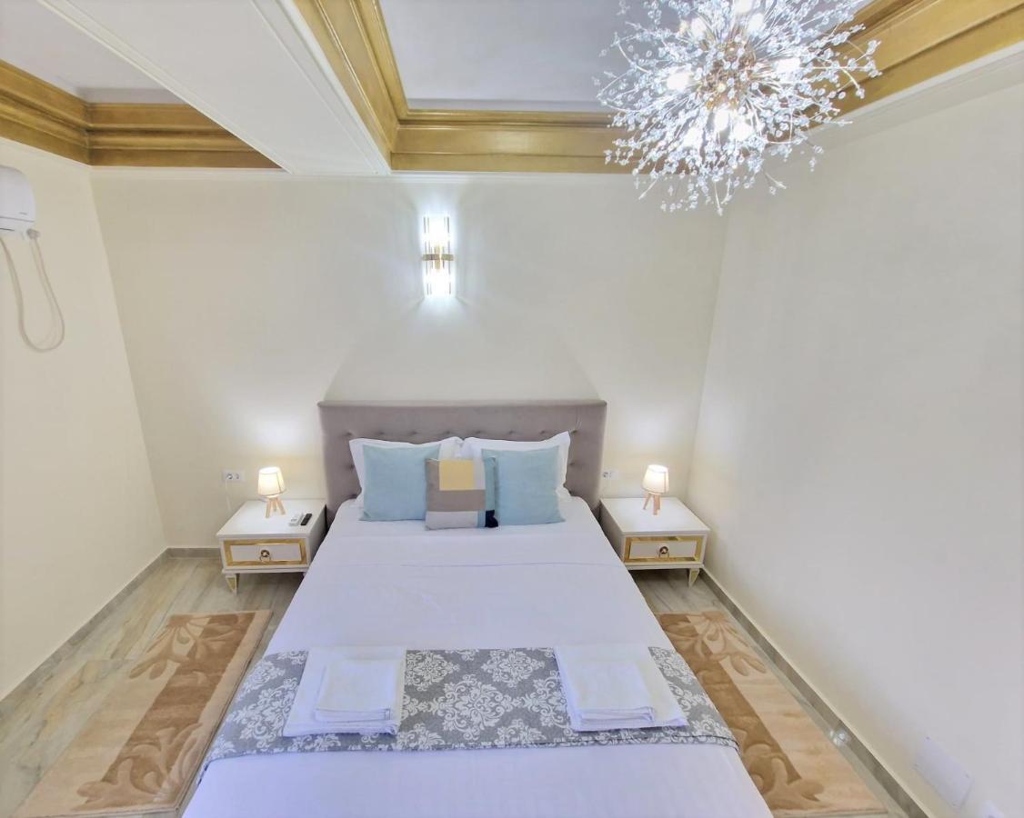 Laroka House Luxury Apartment City Center Universitate Bukarest Exteriör bild