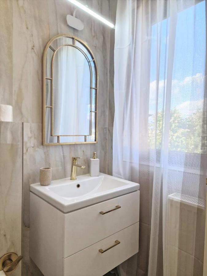 Laroka House Luxury Apartment City Center Universitate Bukarest Exteriör bild